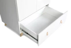 Babykamer Romy: Ledikant, Commode & 2-Deurskast 10 Babykamer Romy: Ledikant, Commode & 2-Deurskast -babybenodigdheden 2 deurskast romy 5