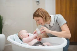 Angelcare Fit Blauw Badzitje AC-ST02-AQU -babybenodigdheden Angelcare Fit Blauw Badzitje AC ST02 AQU Sfeerbeeld