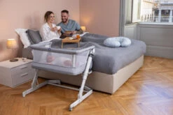 Chicco Next2me Pop-Up Grey Mist Wieg Aan Bed 07079299720000 -babybenodigdheden Foto Chicco