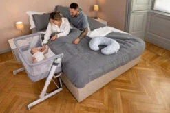 Chicco Next2me Pop-Up Grey Mist Wieg Aan Bed 07079299720000 -babybenodigdheden Foto Chicco 3