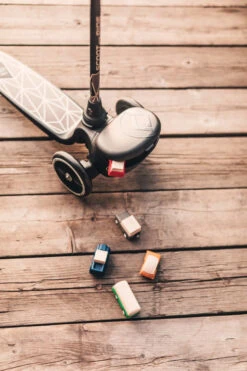 Scoot And Ride Brown Lines Highwaykick 2 Step SR-96526 -babybenodigdheden Scoot and Ride Brown Lines Highwaykick 2 Step SR 96526 .sfeer 3