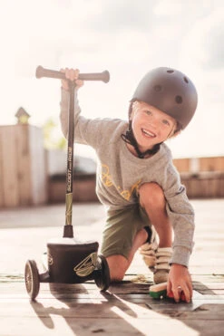 Scoot And Ride Green Lines Highwaykick 2 Step SR-96525 -babybenodigdheden Scoot and Ride Green Lines Highwaykick 2 Step SR 96525 .sfeer 3