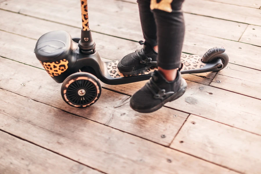 Scoot and Ride Leopard Highwaykick 2 Step SR-96524 Scoot And Ride Leopard Highwaykick 2 Step SR-96524 -babybenodigdheden Scoot and Ride Leopard Highwaykick 2 Step SR 96524 .sfeer 3