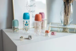 Suavinex Gold Large Flow Roze 360 Ml Silicone Fles SXSGX3080200 -babybenodigdheden Suavinex Gold Slow Flow Orange 360 ml Silicone Fles SXSGX3080224 3