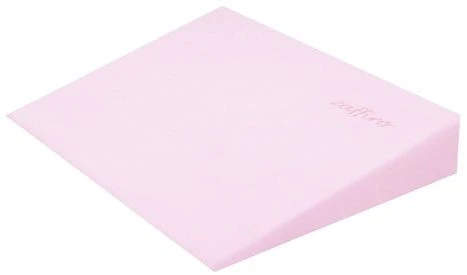 Zaffiro Roze Velours Klein Hellend Vlak Kussen 20155 Zaffiro Roze Velours Klein Hellend Vlak Kussen 20155 -babybenodigdheden Wedge pillow in a velour case 7 ms 9