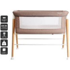 Babygo Goodnight Beige Wieg 4362 -babybenodigdheden babygo goodnight beige wieg aan bed 4362 1