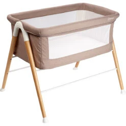 Babygo Goodnight Beige Wieg 4362 -babybenodigdheden babygo goodnight beige wieg aan bed 4362 5