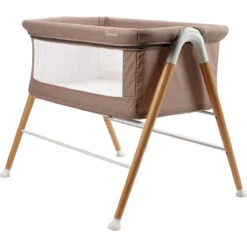 Babygo Goodnight Beige Wieg 4362 -babybenodigdheden babygo goodnight beige wieg aan bed 4362 6