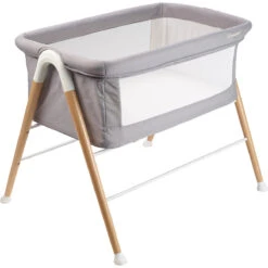Babygo Goodnight Grey Wieg 4361 -babybenodigdheden babygo goodnight grey wieg aan bed 2