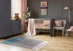 Babykamer Bo: Ledikant, Commode En 2-Deurskast