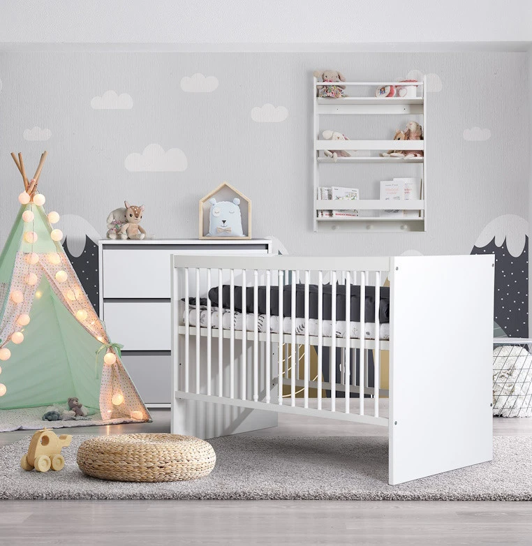 Babykamer Jasmijn: Ledikant en Commode Babykamer Jasmijn: Ledikant En Commode -babybenodigdheden babykamer jasmijn 2