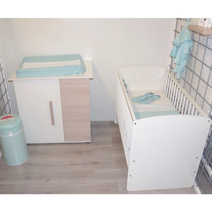 Babykamer Jasper: Ledikant en Commode Babykamer Jasper: Ledikant En Commode -babybenodigdheden babykamer jasper ledikant commode en 2 deurskast 2