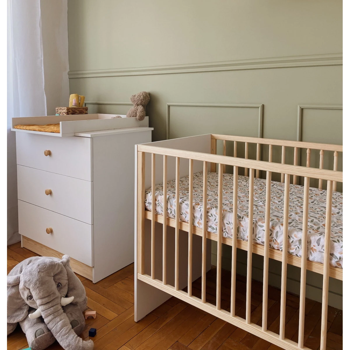 Babykamer Milly: Ledikant & Commode Babykamer Milly: Ledikant & Commode -babybenodigdheden babykamermillyledikantcommode 2