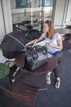 Badabulle Glossy Black Luiertas B043011 4 Badabulle Glossy Black Luiertas B043011 -babybenodigdheden badabulle glossy black luiertas 3