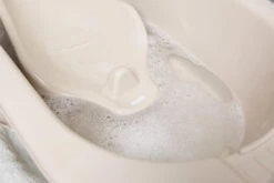 Bébé-jou Bebe-Jou Bath Support Taupe Badzitje 417205 -babybenodigdheden bebe jou bath support taupe badzitje 417205 3 1920x1920