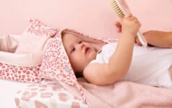 Bébé-jou Bebe-Jou Leopard Pink Badcape 3010123 -babybenodigdheden bebe jou leopard pink badcape 2