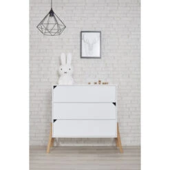 Bellamy Lotta Snow Babykamer: Ledikant/Juniorbed, Commode En 2-Deurskast 11 Bellamy Lotta Snow Babykamer: Ledikant/Juniorbed, Commode En 2-Deurskast -babybenodigdheden bellamy lotta snow commode lobikomo 3 2
