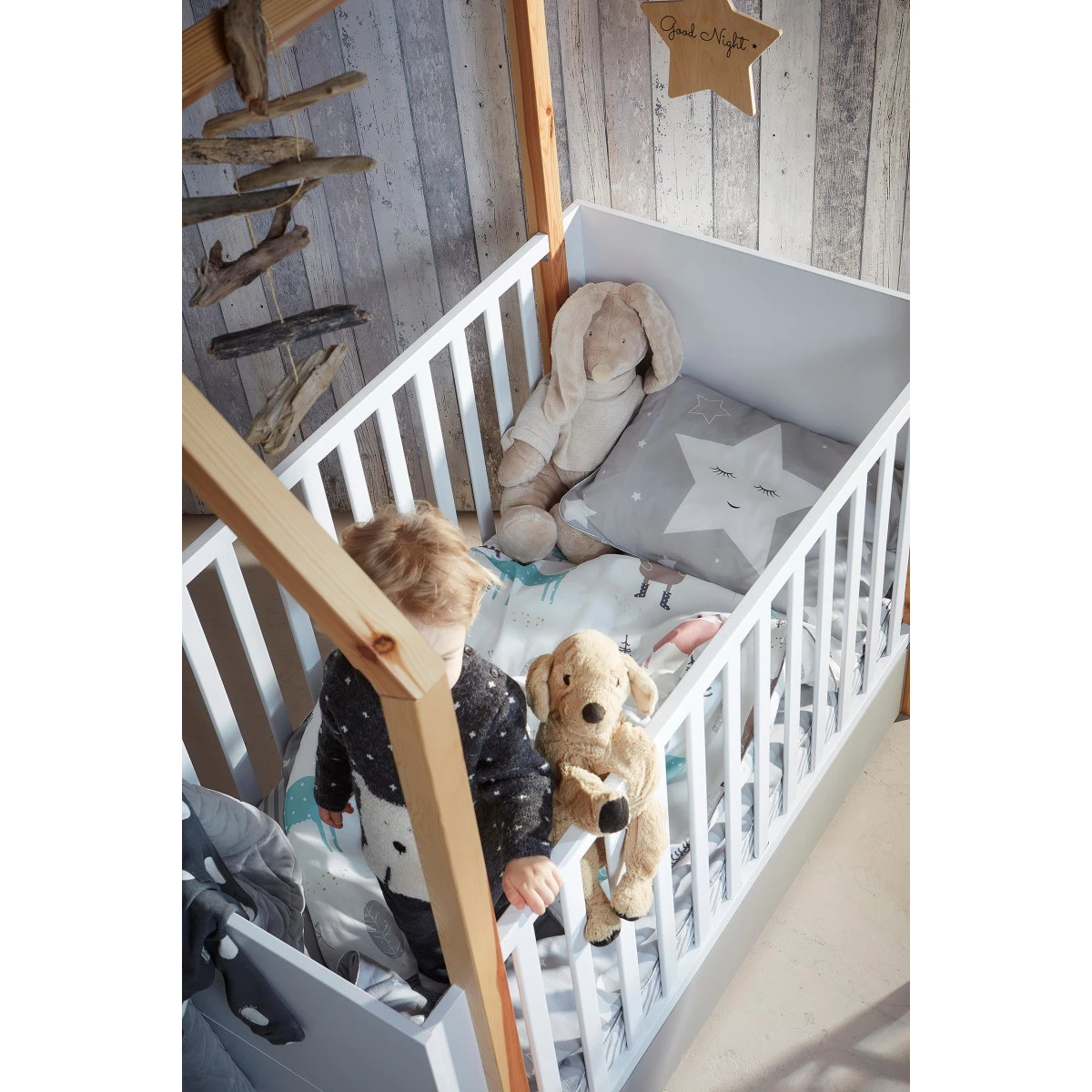 Bellamy Pinette Babykamer: Ledikant/Juniorbed, Commode en 2-Deurskast Bellamy Pinette Babykamer: Ledikant/Juniorbed, Commode En 2-Deurskast -babybenodigdheden bellamy pinette babykamer 06 2