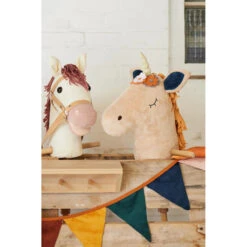 Bieco Magic Beige Stokpaard 7400019 -babybenodigdheden bieco magic beige stokpaard 7400019 7