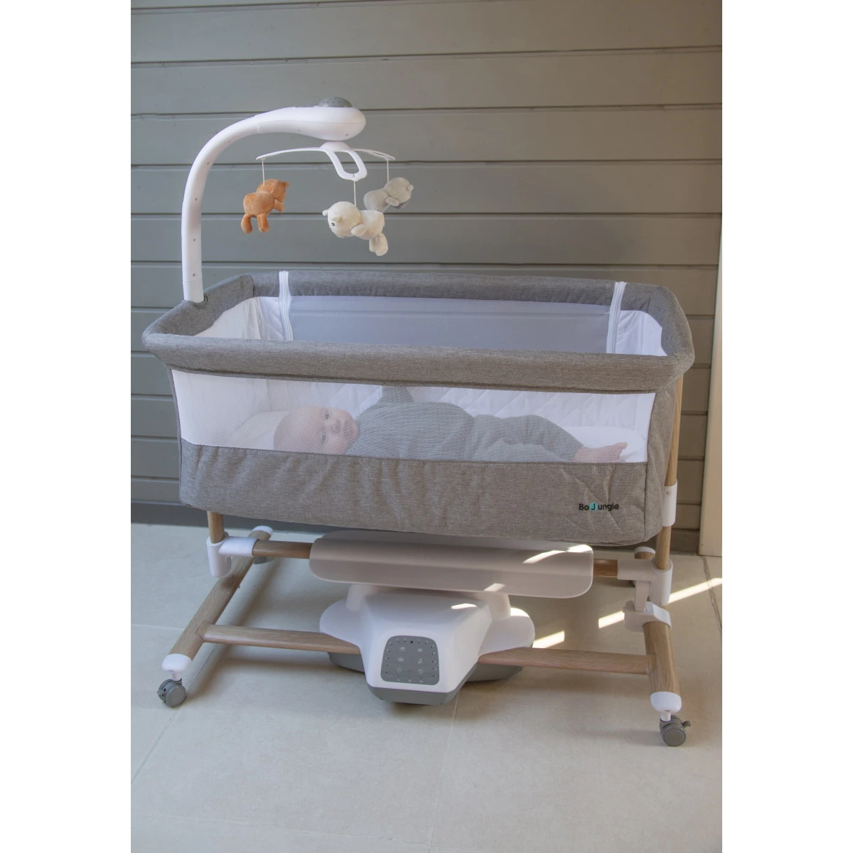 Bo Jungle B-Pure White Automatische Wieg B725000 Bo Jungle B-Pure White Automatische Wieg B725000 -babybenodigdheden bo jungle b pure white automatische wieg b725000 lifestyle 3
