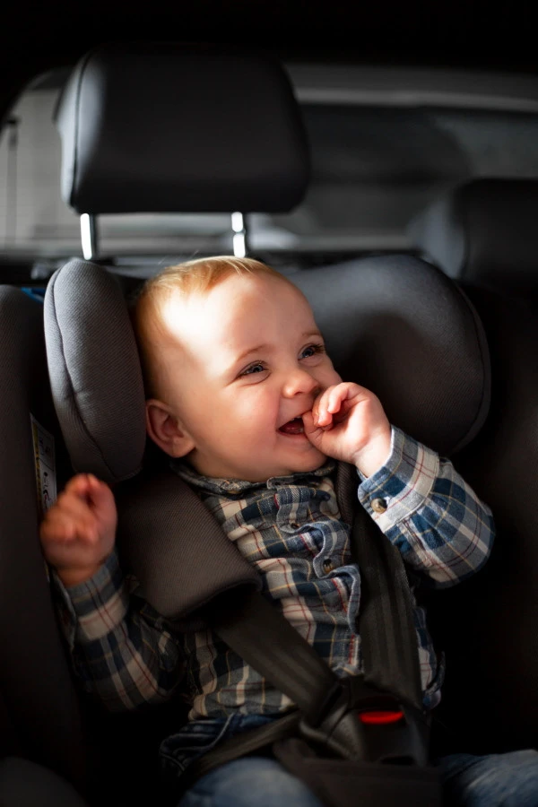 Ding Cruz Dark Grey 360° Isofix Autostoel 0-36kg DI-101920 Ding Cruz Dark Grey 360° Isofix Autostoel 0-36kg DI-101920 -babybenodigdheden di 101919 lifestyle 04a 1