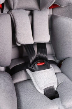 Ding Cruz Light Grey 360° Isofix Autostoel 0-36kg DI-101921 12 Ding Cruz Light Grey 360° Isofix Autostoel 0-36kg DI-101921 -babybenodigdheden di 101921 ding cruz light grey safety belt