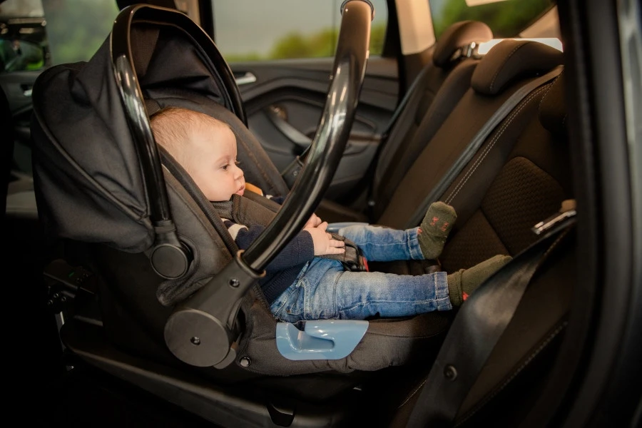 Ding Fenix Black/Rose Autostoel 0-13kg Ding Fenix Black/Rose Autostoel 0-13kg -babybenodigdheden