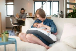 Doomoo Buddy Bear Grey Voedingskussen B04 -babybenodigdheden doomoo buddy bear grey voedingskussen b04 1