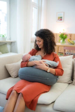 Doomoo Buddy Classic Anthracite Voedingskussen B12 -babybenodigdheden doomoo buddy classic anthracite voedingskussen b12 22