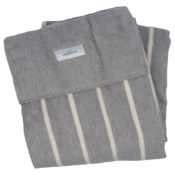 Zaffiro Grijs & Ecru Gestreept 100 x 150 cm Ledikantdeken 15366 Zaffiro Grijs & Ecru Gestreept 100 X 150 Cm Ledikantdeken 15366 -babybenodigdheden grijscreme