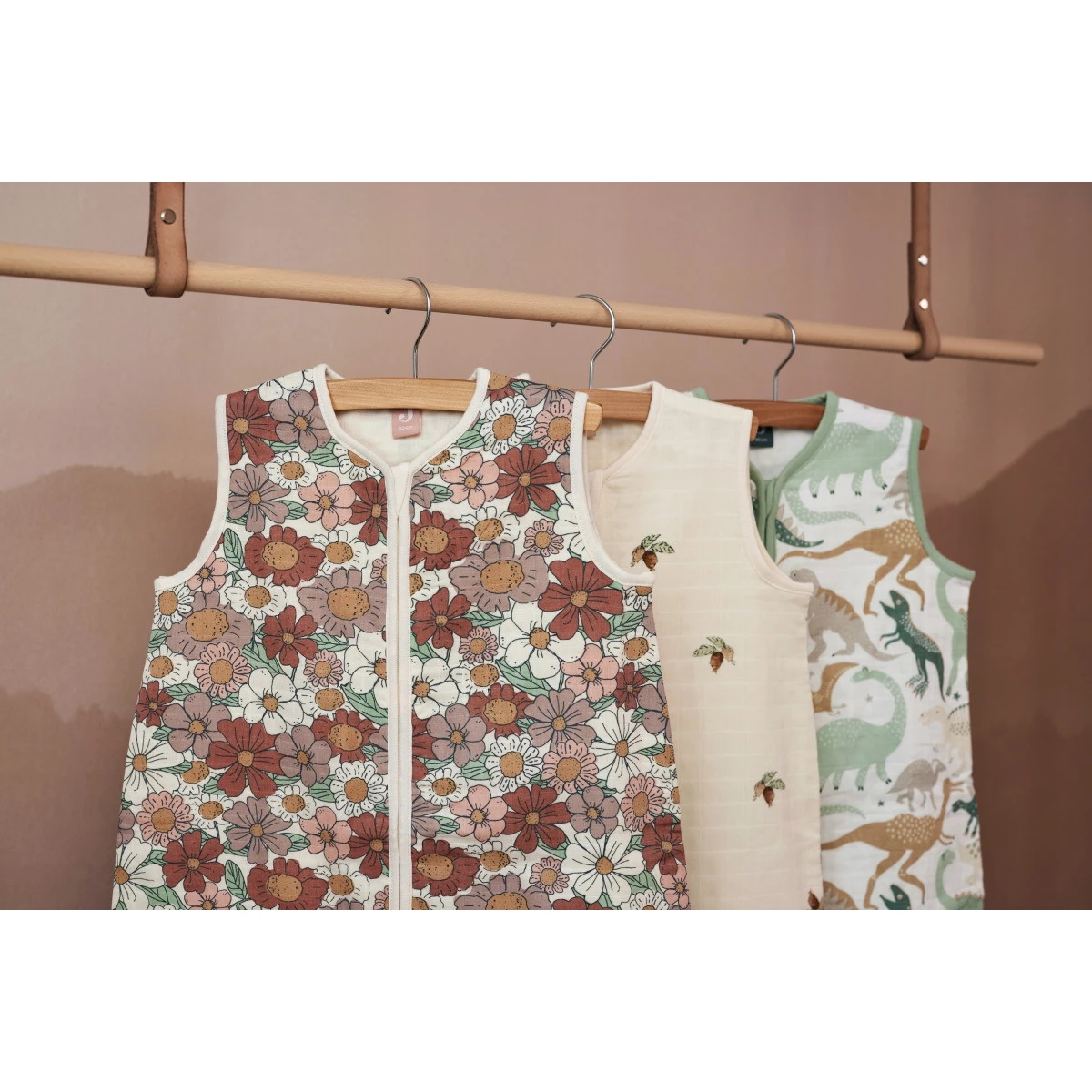 Jollein Blossom 70 cm Hydrofiel Zomerslaapzak 048-510-67026 Jollein Blossom 70 Cm Hydrofiel Zomerslaapzak 048-510-67026 -babybenodigdheden jollein zomerslaapzak s23 sfeerfoto2 2