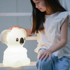 Kidywolf Kidylight Koala XL Nachtlampje 3 Kidywolf Kidylight Koala XL Nachtlampje -babybenodigdheden kidywolf kidylight koala xl nachtlampje 2