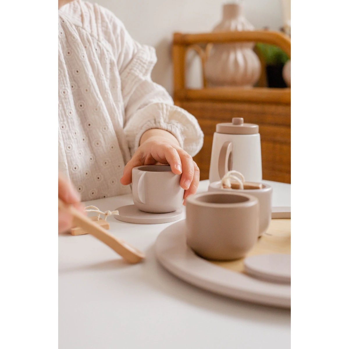 Label Label Nougat Houten Theeservies Set LLWT-37117 Label Label Nougat Houten Theeservies Set LLWT-37117 -babybenodigdheden label label nougat houten theeset