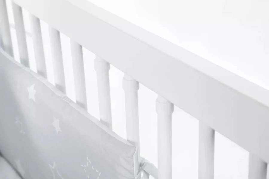 Ledikant Fleur 60x120 cm Ledikant Fleur 60x120 Cm -babybenodigdheden