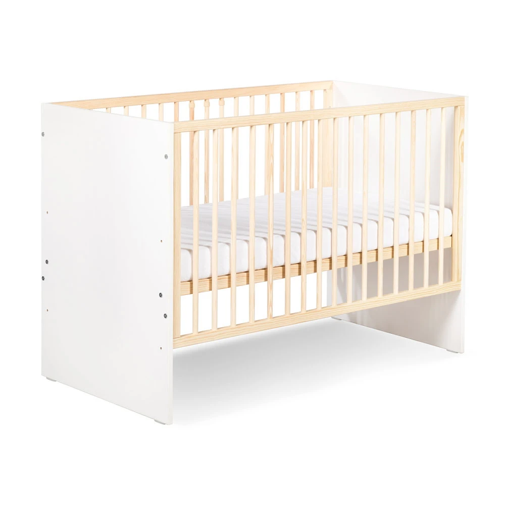 Babykamer Milly: Ledikant & Commode Babykamer Milly: Ledikant & Commode -babybenodigdheden