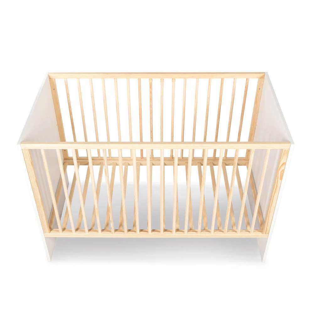 Babykamer Milly: Ledikant & Commode Babykamer Milly: Ledikant & Commode -babybenodigdheden