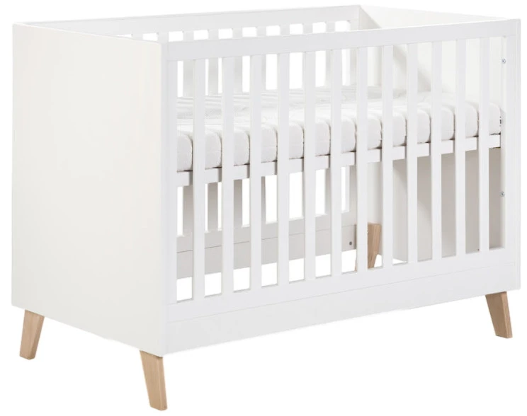 Babykamer Romy: Ledikant & Commode Babykamer Romy: Ledikant & Commode -babybenodigdheden