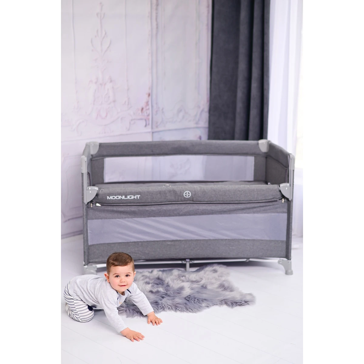 Lorelli Up And Down Iceberg Green Teddy Bear Campingbedje Incl. Bodemverhoger 1008006-2372 -babybenodigdheden lorelli up and down campingbedje incl. bodemverhoger sfeer 1 2