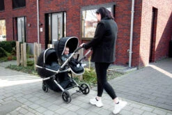 Ding Amigo Black/Silver Tweeling Kinderwagen Incl. 2 Autostoelen DI-191710 14 Ding Amigo Black/Silver Tweeling Kinderwagen Incl. 2 Autostoelen DI-191710 -babybenodigdheden mamaloes di 191704 ding tandem stroller amigo lifestyle 08 2 1