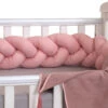 MamaLoes Amy Pure Roze 210 Cm Braided Bedbumper 80074 -babybenodigdheden mamaloes amy pure roze 210 cm braided bedbumper 80074 1