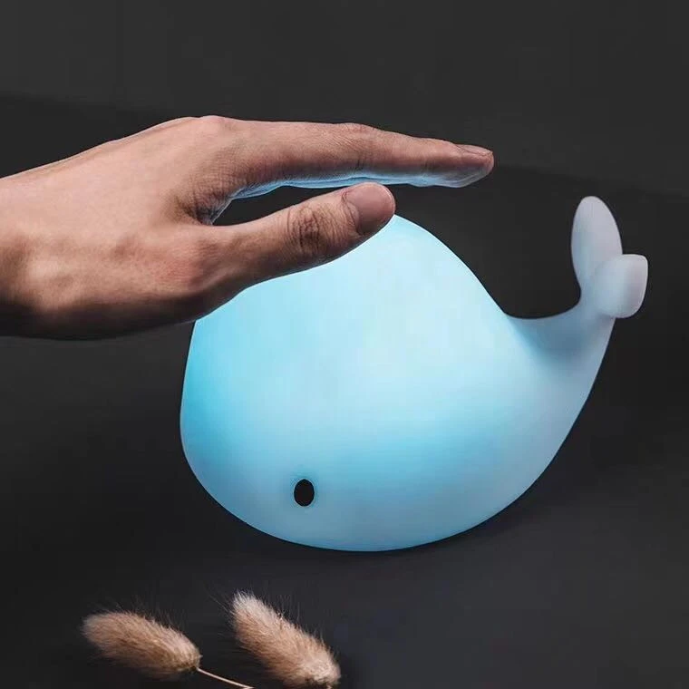 Eco Toys Dolfijn Oplaadbaar Nachtlampje HC500241 Eco Toys Dolfijn Oplaadbaar Nachtlampje HC500241 -babybenodigdheden mamaloes eco toys dolfijn kleuren nachtlampje hc500241 2