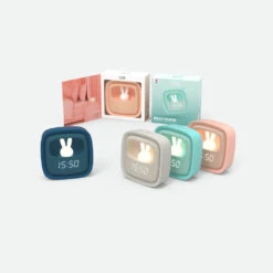 MOB Billy Donkerblauw Klok En Nachtlampje BILLY-DKBL-01 4 MOB Billy Donkerblauw Klok En Nachtlampje BILLY-DKBL-01 -babybenodigdheden mob billy klok en nachtlampje sfeer 2 1