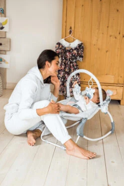 Momi Luis Pink Bouncer Wipstoel BULE00016 -babybenodigdheden momi luis pink bouncer wipstoel bule00016 05 2