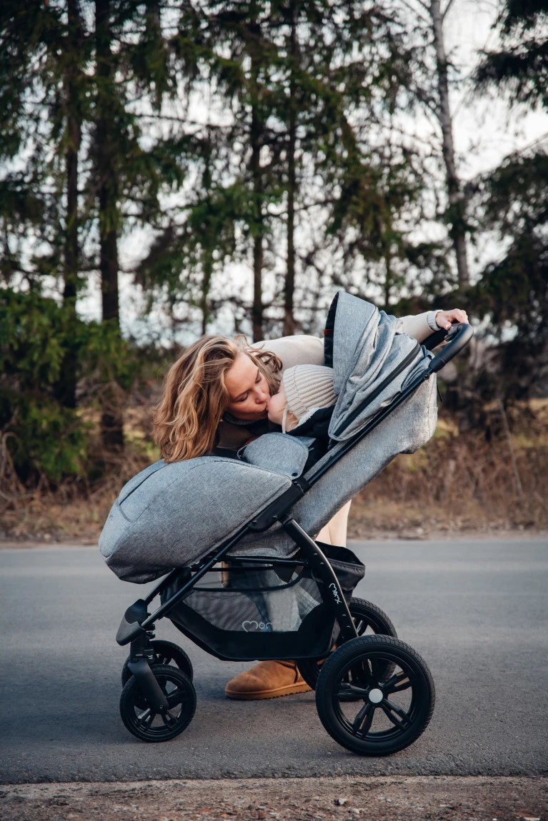 Momi Miya Pink Wandelwagen WOSP00031 Momi Miya Pink Wandelwagen WOSP00031 -babybenodigdheden momi miya wandelwagen wosp00031 23 1