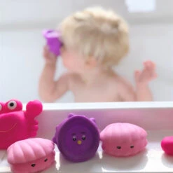 Playgro Sea Friends Pink 7 Stuks Drijvende Badspeeltjes P0188416 5 Playgro Sea Friends Pink 7 Stuks Drijvende Badspeeltjes P0188416 -babybenodigdheden playgro sea friends pink drijvend badspeeltje p0188416.4