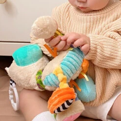 Playgro Sensory Friends Lupe Llama Buggyspeeltje P0188470 -babybenodigdheden playgro sensory friends lupe llama buggyspeeltje p0188470 .5