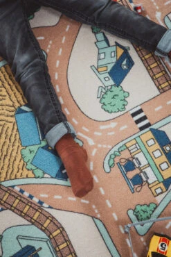 Rebel Roads Railroads Desert Mist 95x200 Cm Speelmat RPLYWGB32095200T01 -babybenodigdheden rebel roads railroads desert mist 95x200 cm speelmat rplywgb32095200t01 2