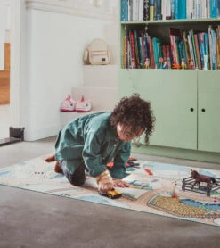 Rebel Roads Railroads Desert Mist 95x200 Cm Speelmat RPLYWGB32095200T01 -babybenodigdheden rebel roads railroads desert mist 95x200 cm speelmat rplywgb32095200t01 3