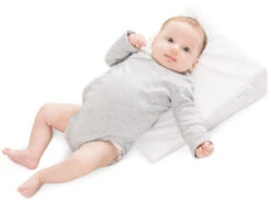 Doomoo Rest Easy Klein Hellend Vlak Kussen 30 Cm 40 040 008 -babybenodigdheden rest easy small with baby on mattress