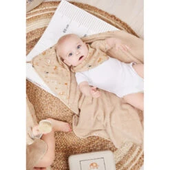 Bébé-jou Bebe-Jou Steppe Badcape 301020 4 Bébé-jou Bebe-Jou Steppe Badcape 301020 -babybenodigdheden steppe sfeerfoto 19